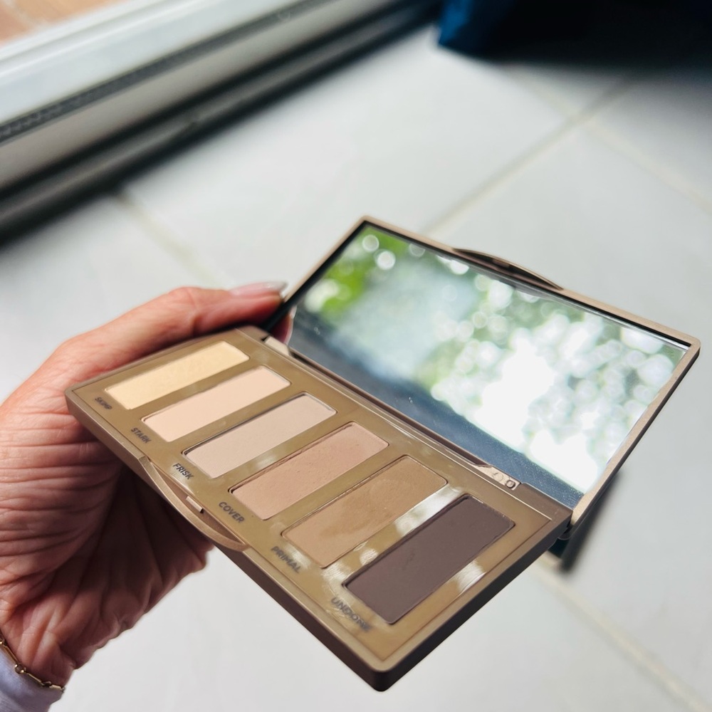Urban Decay Naked2 Basics Eyeshadow Palette - Versatile Neutrals - Picture 7 of 13